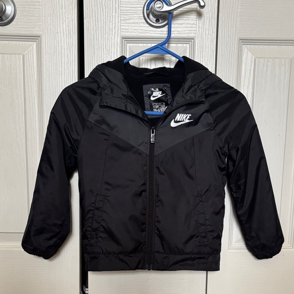 Nike Black Kids Hooded Jacket with White Logo, size 4-5yrs
